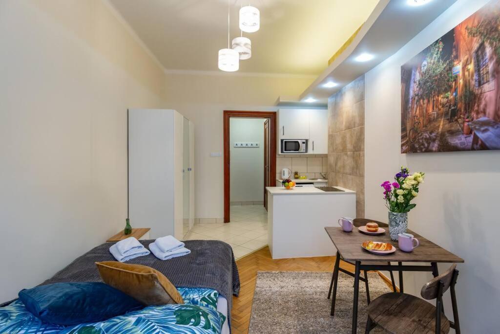 Miniscule Apartament
