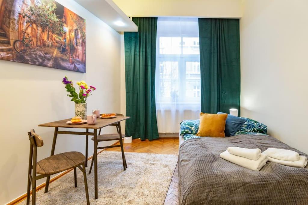 Miniscule Apartament